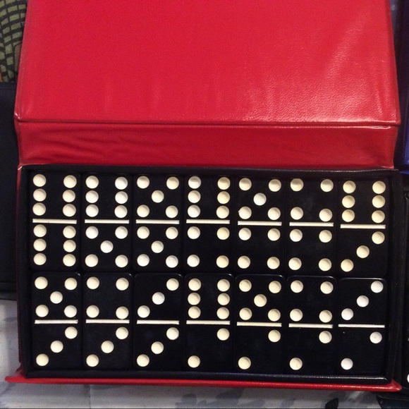 Nice set black Double 6 plastic dominos in case - Picture 1 of 3